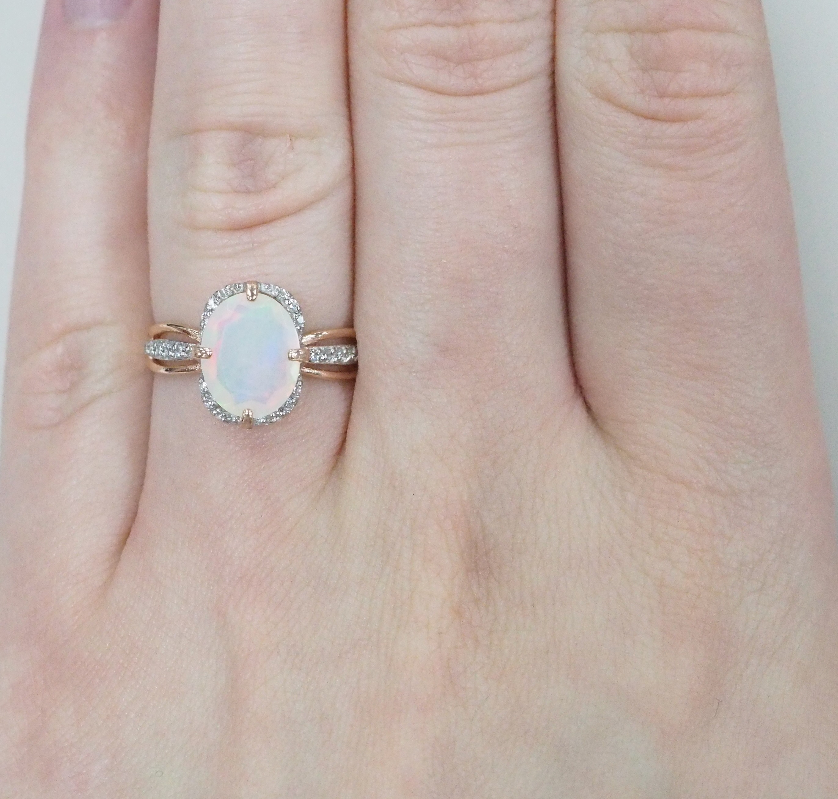 Серебряное кольцо с опалом